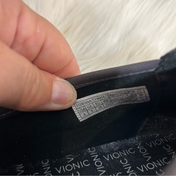 Vionic Flats - Picture 5 of 6